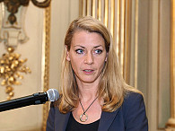 Senatorin Jana Schiedek lobte das Beratungsnetz als „Erfolgsmodell“. Foto: UHH/Scholz