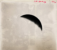 Bilder der Mondfinsternis 1931 sind ebenfalls im digitalen Fotoplattenarchiv zu finden. Foto: 
Digitales Fotoplattenarchiv der Hamburger Sternwarte