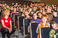 Im Anschluss an die Vorlesung konnten die Kinder Fragen stellen. Foto: UHH, RRZ/MCC, Arvid Mentz
