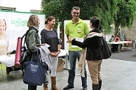 Sonja Löser (li.), Beratung, Training, Coaching, Sportmedizin, Birgitta Büsch, Bewegungs- und Trainingswissenschaft, UHH, Dr. Christoph Ramcke, Novitas BKK, Heike Lemberger, Sportmedizin, UHH am Stand der Novitas BKK. Foto: Erik Bothmann