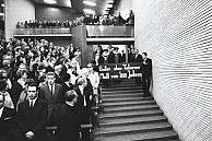 „Unter den Talaren – Muff von 1000 Jahren“. Studentischer Protest beim Rektorenwechsel im Audimax am 9. November 1967, Quelle: Hamburger Bibliothek für Universitätsgeschichte