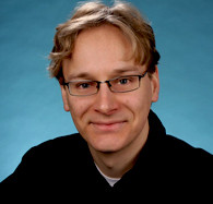 Dr. Timo Sieber gewinnt FameLab- Finale in Bielefeld