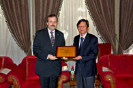 Prof. Roland Wiesendanger erhält Ehrenprofessur von chinesischer Elite-Universität