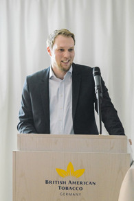Dr. Sebastian Zenker erhält Jimmi Rembiszewski-Preis für Marketing und Medien 2012
