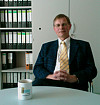 Prof. Dr. Armin Hatje in seinem Büro, Foto: Lukas Kilian