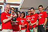 Die Teilnehmerinnen und Teilnehmer der Universität Hamburg mit dem Pokal der Regatta, Foto: Hamburger Hochschulsport