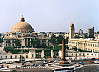 Die Universität Kairo ist mit 200.000 Studierenden die zweitgrößte Universität Afrikas und eine der größten der Welt. Mit Hilfe des Instituts für Recht und Ökonomik an der Universität Hamburg entsteht ein Zentrum für Recht und Ökonomik an der Universität Kairo. Foto: (cc) Citadelite